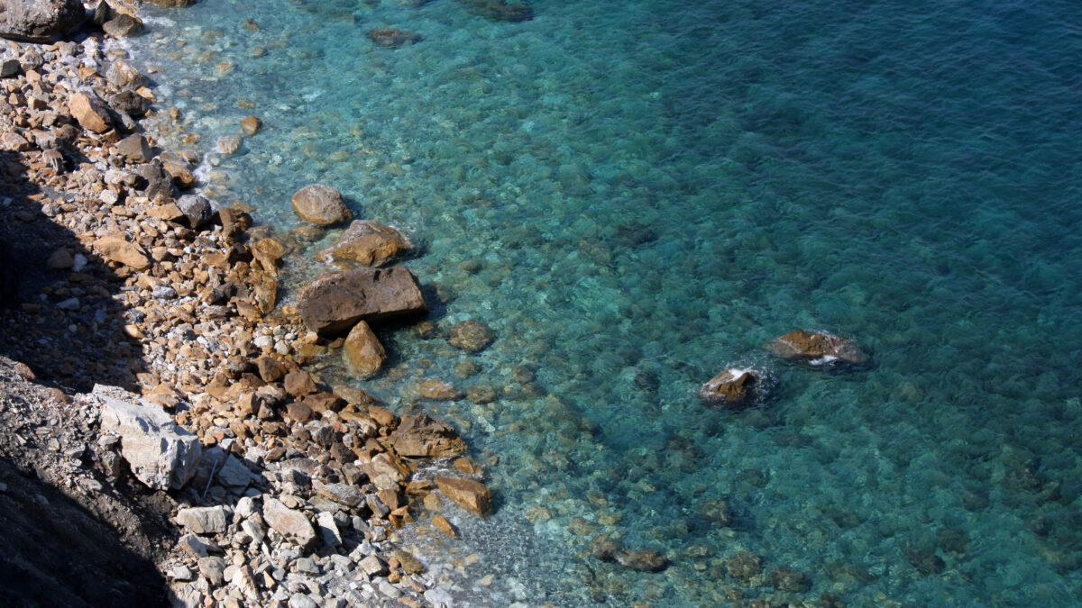 Türkises Meer Steine